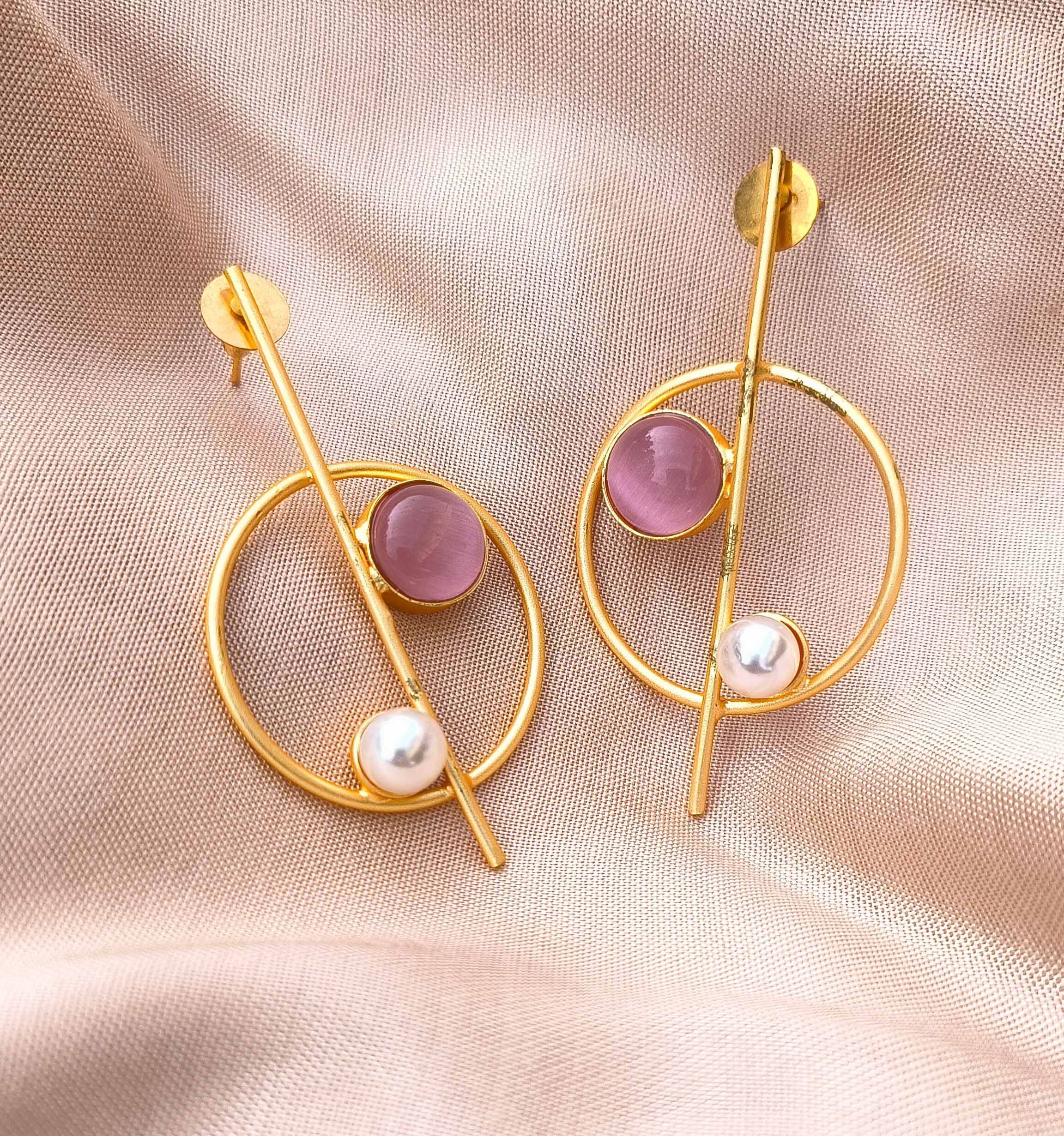 Minimalist Gold Orbit Earrings – Rose Quartz & Pearl Accents