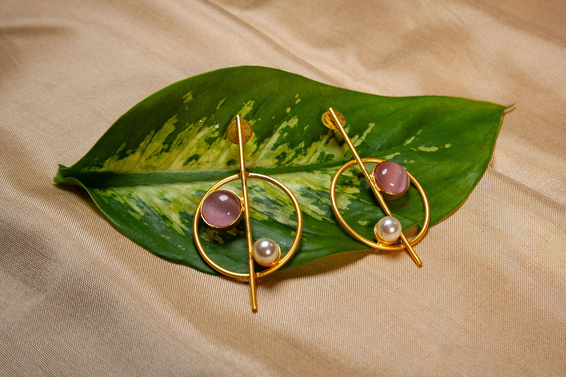 Minimalist Gold Orbit Earrings – Rose Quartz & Pearl Accents