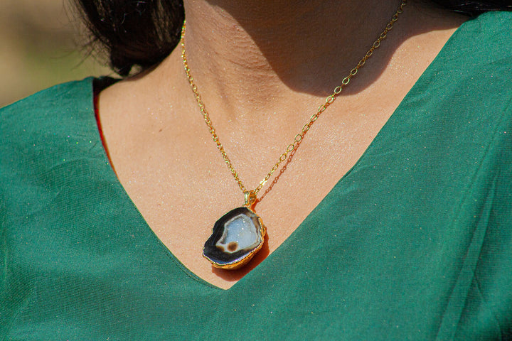 Raw Agate Stone Pendant Necklace
